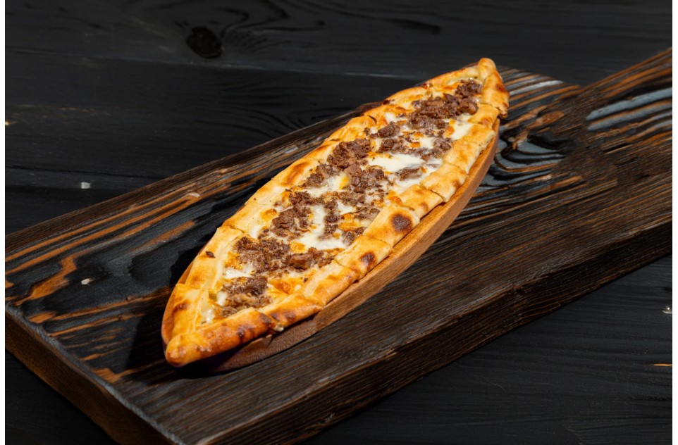 Kavurmalı Kaşarlı Pide Kavurmalı Kaşarlı Pide