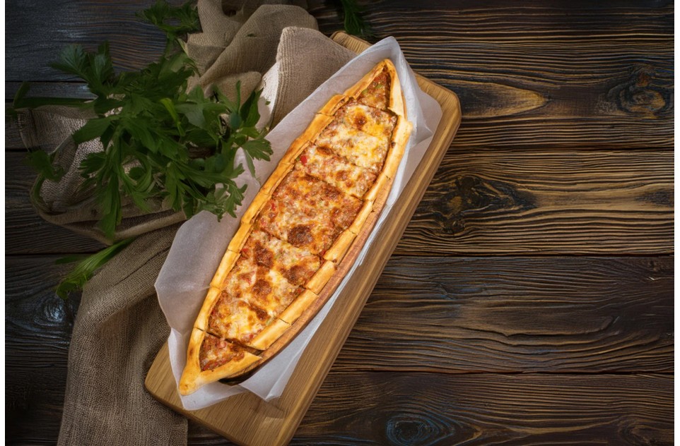 Kıymalı Kaşarlı Pide Kıymalı Kaşarlı Pide