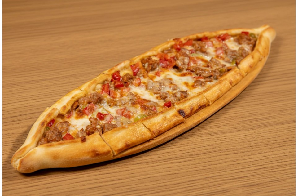 Kuşbaşılı Kaşarlı Pide Kuşbaşılı Kaşarlı Pide