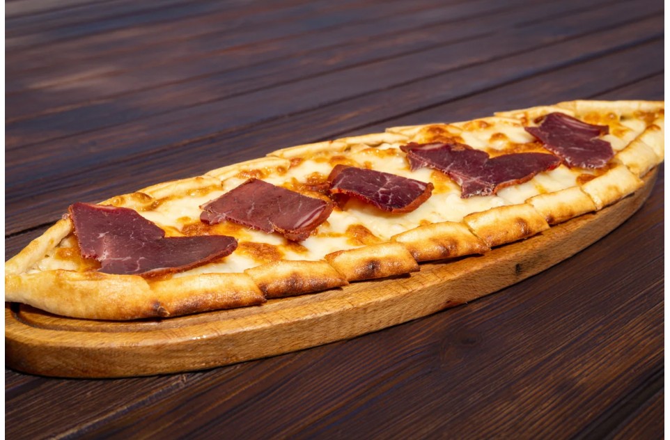 Pastırmalı Kaşarlı Pide